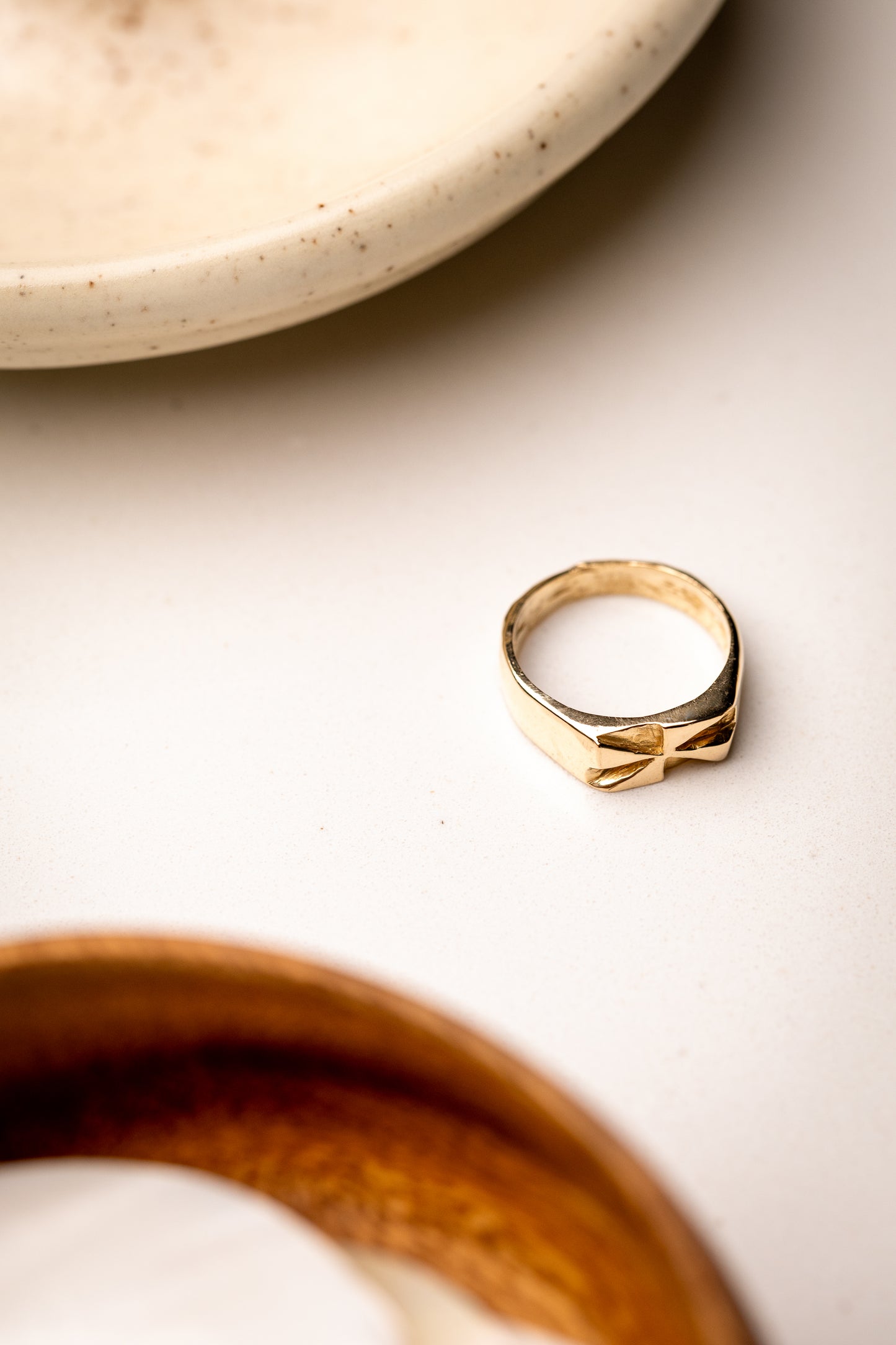 Thin Manulua Signet Ring