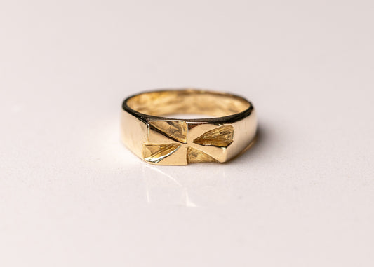 Thin Manulua Signet Ring